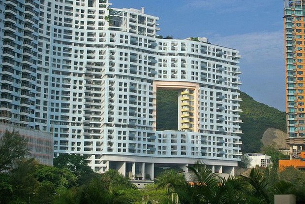 Bí mật thú vị đằng sau những lỗ hổng siêu to ngay giữa các ngôi nhà cao tầng ở Hồng Kông - Ảnh 2. Bí mật thú vị đằng sau những lỗ hổng siêu to ngay giữa các ngôi nhà cao tầng ở Hồng Kông - Ảnh 2.
