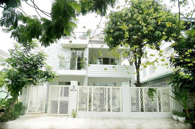 Không phải penthouse hay duplex, đây mới là gu nhà của nghệ sĩ Việt: Diện tích rộng hàng nghìn m2, có căn 4 mặt là gỗ tự nhiên, tách biệt phố thị xô bồ - Ảnh 1.