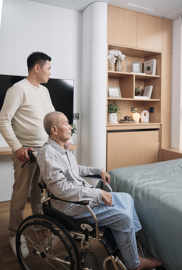 Bố mắc bệnh Parkinson, con trai cải tạo nhà và bố trí nội thất cực thông minh, tinh tế và hữu dụng - Ảnh 1.