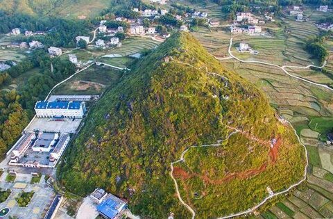 “Đệ nhất làng phong thuỷ” Trung Quốc: Đào tạo ra vô số kỳ tài, người dân làm nghề xem phong thuỷ có thu nhập “khủng” bất ngờ
