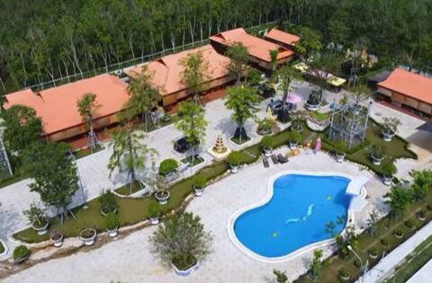 Biệt phủ 15ha đầy đồ gỗ hiếm của “đại gia chân đất” Bình Dương, lương người chăm vườn 2 tỷ/tháng