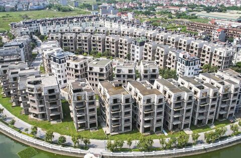 Ảnh: Hàng trăm căn biệt thự “triệu đô” bị bỏ hoang tại khu đô thị ở Hà Nội