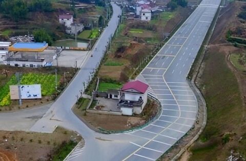 Ngôi nhà “cứng đầu” nằm ngay giữa giao lộ, gia chủ đòi đền bù hơn 10 tỷ đồng cùng BĐS 480m2 mới di dời: Được cho là “điểm đen” giao thông