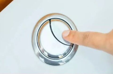 Tại sao trên bồn cầu có 2 nút xả?