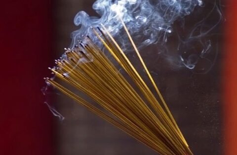 7 loại hương nên dùng trên bàn thờ