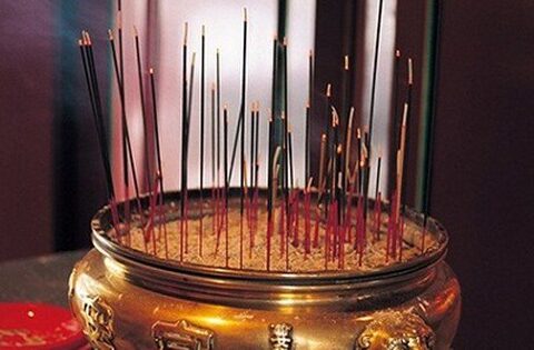 3 điều tuyệt đối không làm với bát hương