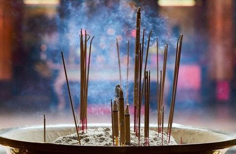 4 khung giờ đại kỵ không nên thắp hương