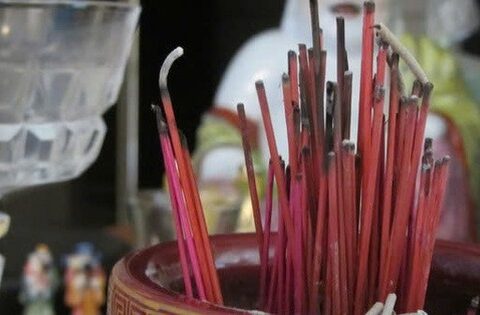 3 kiêng kị khi thắp hương cuối năm
